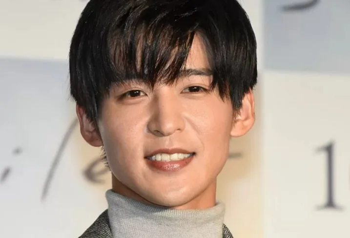 Snow Man目黒蓮の彼女は誰？現在熱愛中の相手は岡崎紗絵か今田美桜？